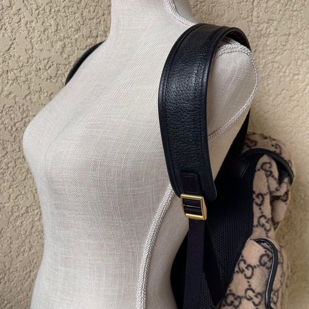 FLASHSALE ❤️‍🔥 RARE Authentic Gucci GG Logo Backpack - Picture 3 of 4